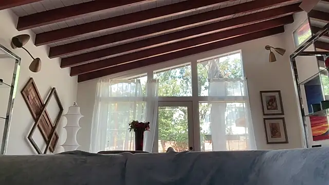 YUMIandbigWOLF online show from 30, 9, 2025