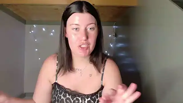 Snapshot of C1eopatra chatting on 27, 11, 2025 C1eopatra online show from 27, 11, 2025