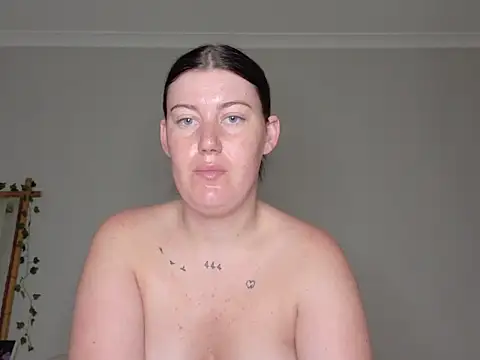 Snapshot of C1eopatra chatting on 21, 12, 2025 C1eopatra online show from 21, 12, 2025