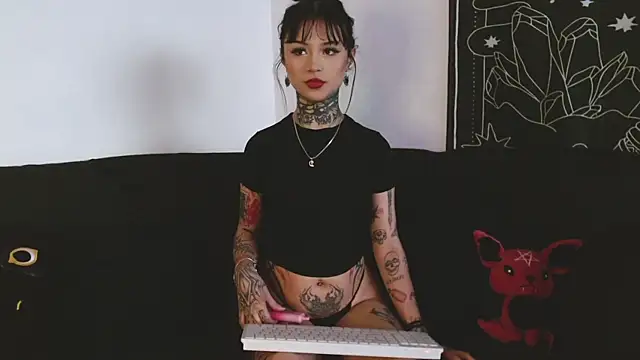 Isabella  dark online show from 24, 10, 2025