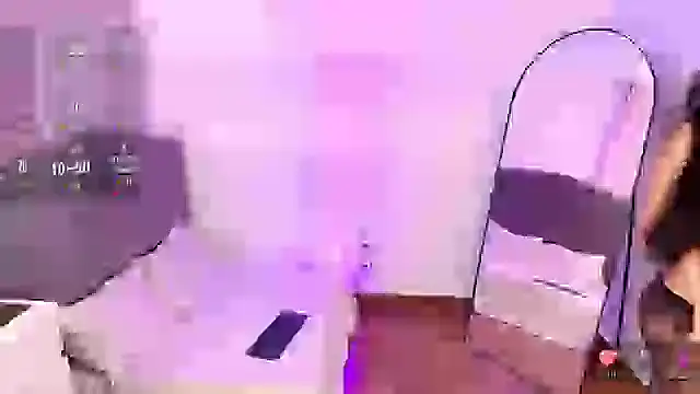 Snapshot of hazel_lee_ross chatting on 8, 9, 2025 hazel lee ross online show from 8, 9, 2025