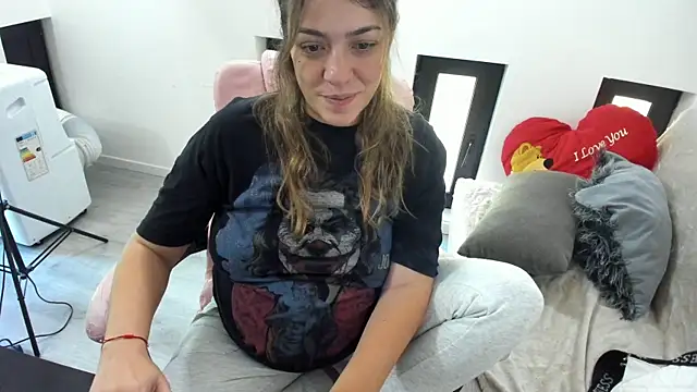 Dyana Kaylinn online show from 3, 6, 2026