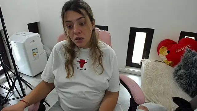 Dyana Kaylinn online show from 2, 6, 2026