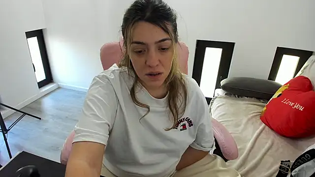 Dyana Kaylinn online show from 4, 5, 2026