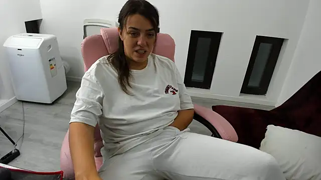 Dyana Kaylinn online show from 3, 10, 2025