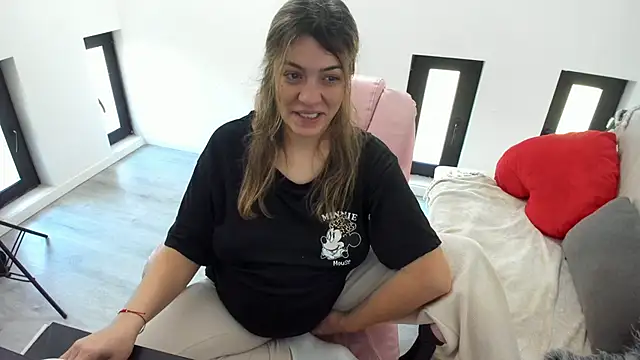 Dyana Kaylinn online show from 16, 5, 2026