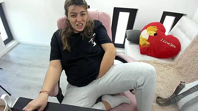 Dyana Kaylinn online show from 10, 4, 2026