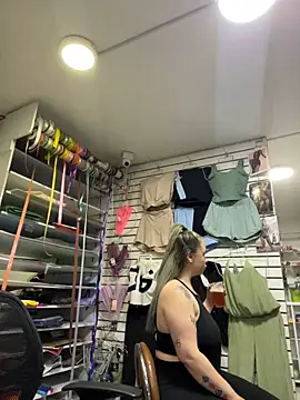 Snapshot of Susi_bell chatting on 5, 3, 2025 Susi bell online show from 5, 3, 2025