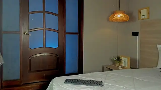 nayah   online show from 18, 10, 2025