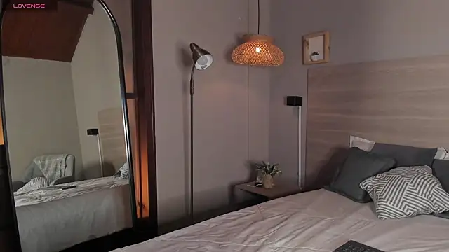 nayah   online show from 13, 4, 2026