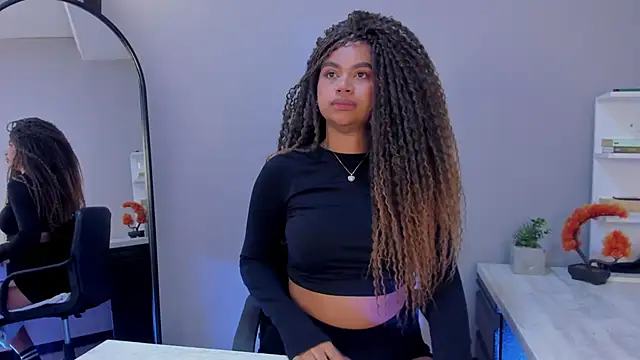 nayah   online show from 10, 9, 2025