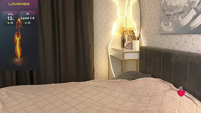 Snapshot of YourSweetDream_ chatting on 8, 10, 2025 YourSweetDream online show from 8, 10, 2025