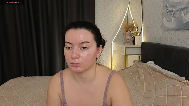 Snapshot of YourSweetDream_ chatting on 18, 11, 2025 YourSweetDream online show from 18, 11, 2025