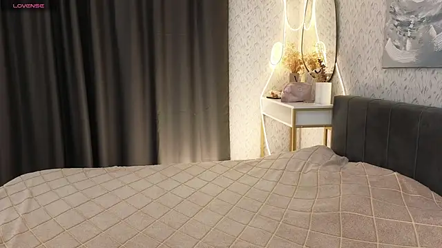 Snapshot of YourSweetDream_ chatting on 11, 10, 2025 YourSweetDream online show from 11, 10, 2025