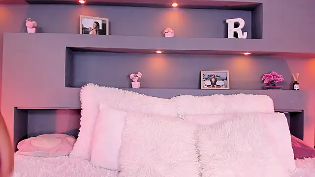 Snapshot of rosemonrooe chatting on 24, 9, 2025 rosemonrooe online show from 24, 9, 2025