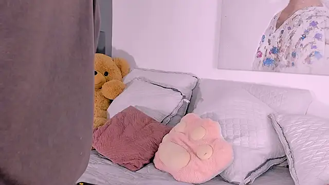 Snapshot of rosemonrooe chatting on 8, 3, 2025 rosemonrooe online show from 8, 3, 2025