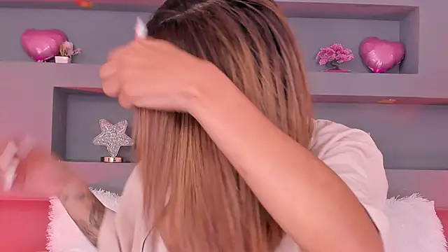 Snapshot of rosemonrooe chatting on 15, 10, 2025 rosemonrooe online show from 15, 10, 2025