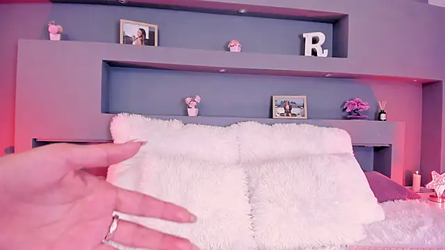 Snapshot of rosemonrooe chatting on 22, 9, 2025 rosemonrooe online show from 22, 9, 2025