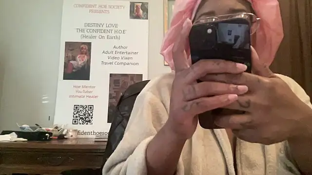 MommyConfident online show from 19, 4, 2026