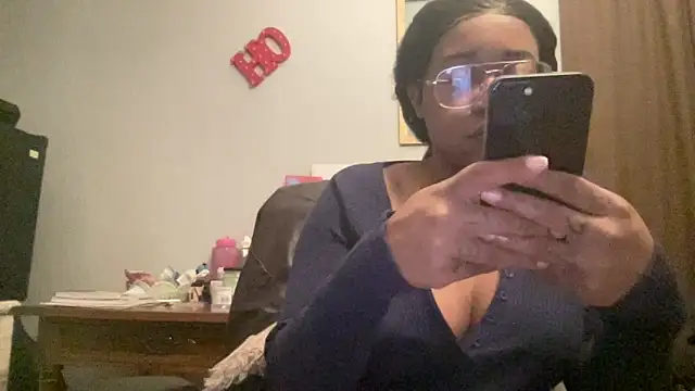 MommyConfident online show from 30, 11, 2025