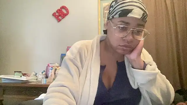 MommyConfident online show from 3, 12, 2025