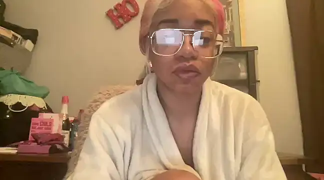 MommyConfident online show from 2, 3, 2025