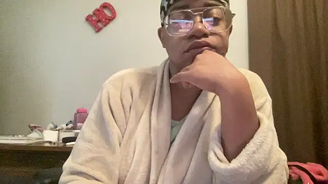 MommyConfident online show from 25, 11, 2025