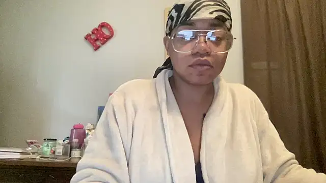 MommyConfident online show from 5, 12, 2025