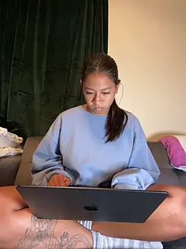 VanessaBling online show from 9, 3, 2025