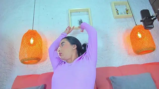 Snapshot of emiily_s chatting on 6, 11, 2025 emiily s online show from 6, 11, 2025