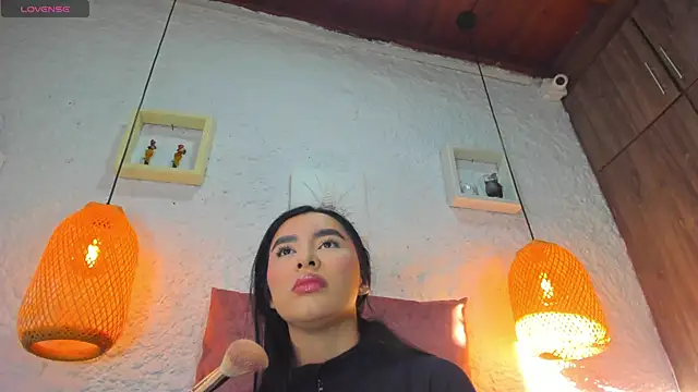 Snapshot of emiily_s chatting on 10, 9, 2025 emiily s online show from 10, 9, 2025