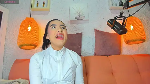 Snapshot of emiily_s chatting on 11, 9, 2025 emiily s online show from 11, 9, 2025