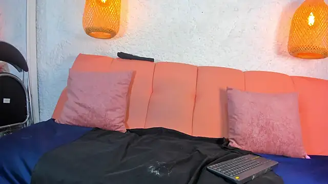 Snapshot of emiily_s chatting on 20, 11, 2025 emiily s online show from 20, 11, 2025