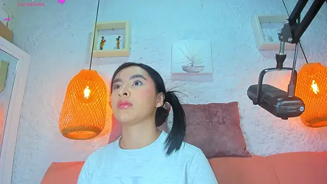 Snapshot of emiily_s chatting on 4, 10, 2025 emiily s online show from 4, 10, 2025