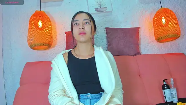 Snapshot of emiily_s chatting on 17, 10, 2025 emiily s online show from 17, 10, 2025