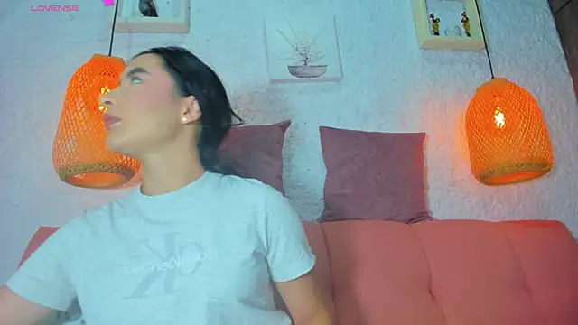 Snapshot of emiily_s chatting on 18, 10, 2025 emiily s online show from 18, 10, 2025