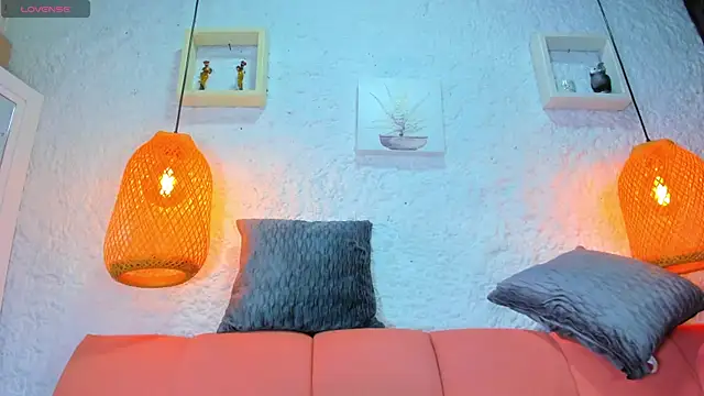 Snapshot of emiily_s chatting on 19, 9, 2025 emiily s online show from 19, 9, 2025