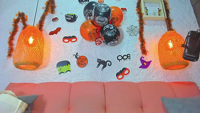 Snapshot of emiily_s chatting on 29, 10, 2025 emiily s online show from 29, 10, 2025