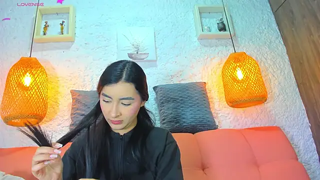 Snapshot of emiily_s chatting on 15, 9, 2025 emiily s online show from 15, 9, 2025