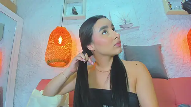 Snapshot of emiily_s chatting on 25, 10, 2025 emiily s online show from 25, 10, 2025