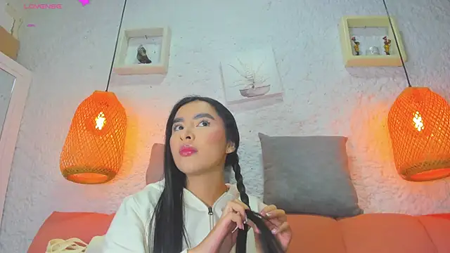 Snapshot of emiily_s chatting on 22, 10, 2025 emiily s online show from 22, 10, 2025