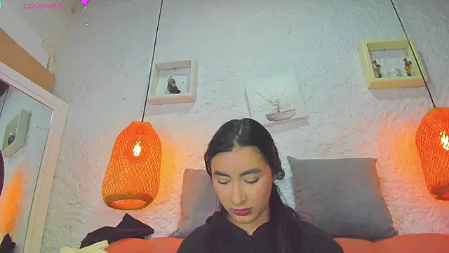 Snapshot of emiily_s chatting on 23, 10, 2025 emiily s online show from 23, 10, 2025