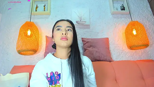 Snapshot of emiily_s chatting on 3, 10, 2025 emiily s online show from 3, 10, 2025