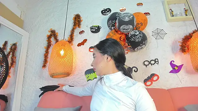 Snapshot of emiily_s chatting on 31, 10, 2025 emiily s online show from 31, 10, 2025