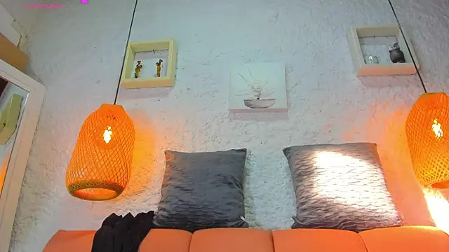 Snapshot of emiily_s chatting on 16, 9, 2025 emiily s online show from 16, 9, 2025