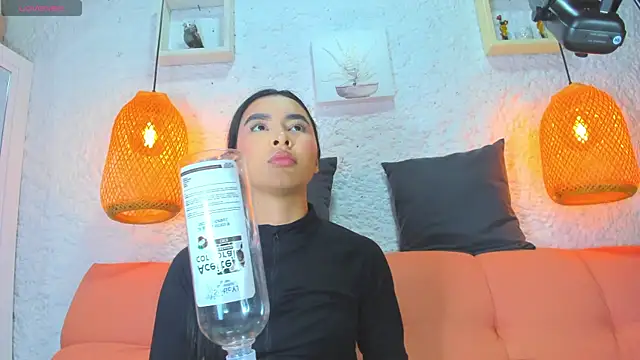 Snapshot of emiily_s chatting on 9, 10, 2025 emiily s online show from 9, 10, 2025