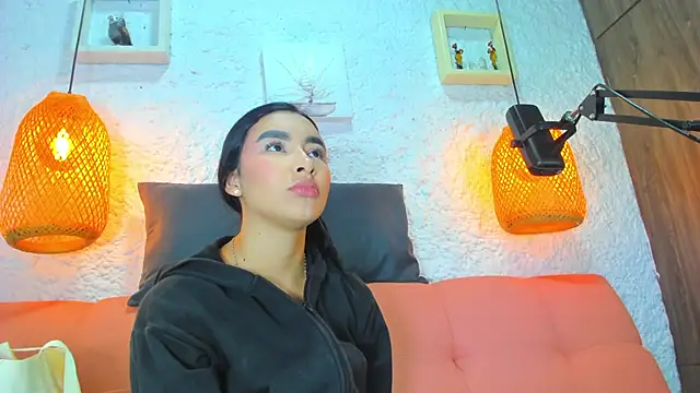 Snapshot of emiily_s chatting on 11, 10, 2025 emiily s online show from 11, 10, 2025