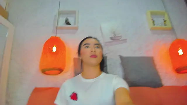 Snapshot of emiily_s chatting on 24, 10, 2025 emiily s online show from 24, 10, 2025