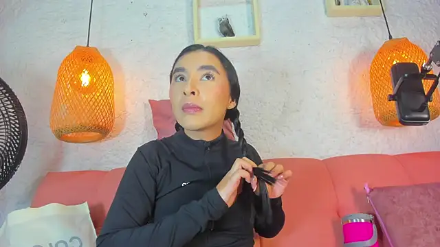 Snapshot of emiily_s chatting on 10, 11, 2025 emiily s online show from 10, 11, 2025