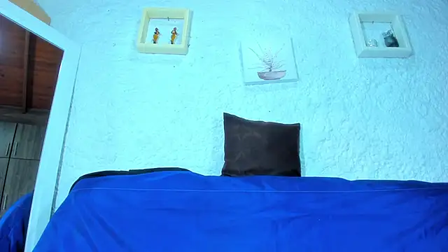 Snapshot of emiily_s chatting on 8, 3, 2025 emiily s online show from 8, 3, 2025